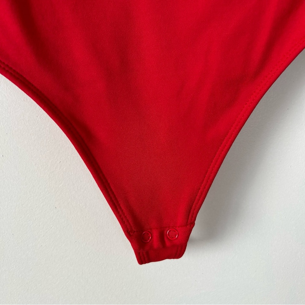 Aritzia Babaton Contour Crew Shortsleeve Bodysuit Red Size Extra Small - Picture 4 of 8